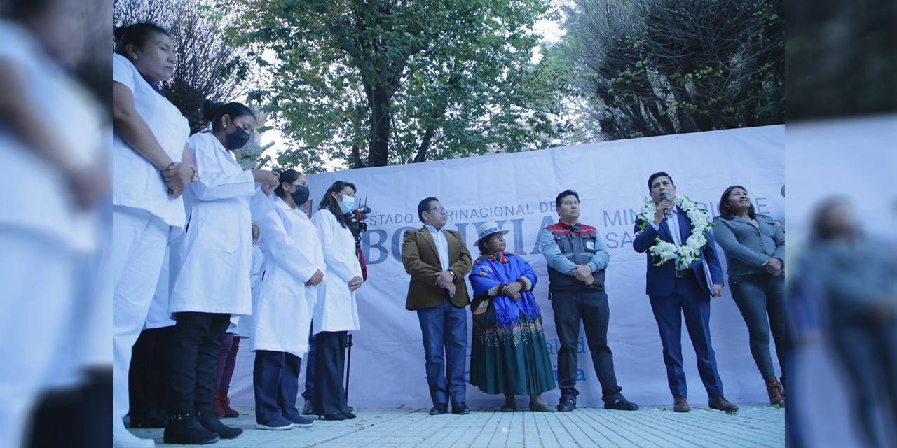 Gobierno entrega 120 ítems en salud para fortalecer el sistema sanitario de Oruro 