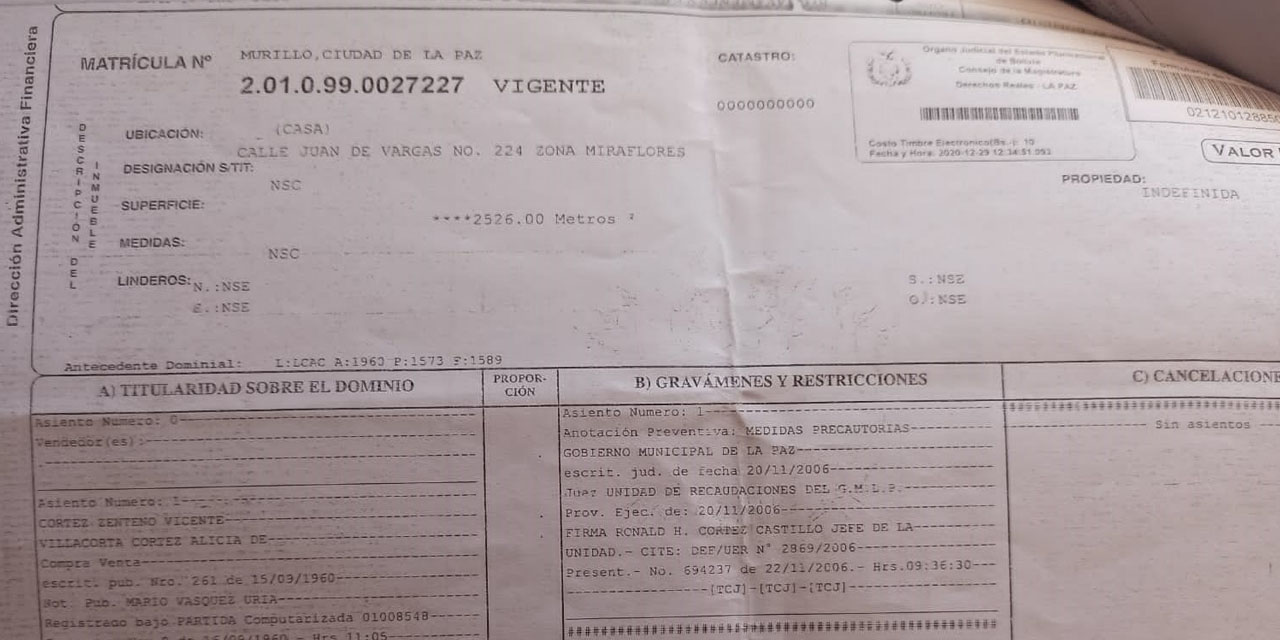 La matrícula de una de las propiedades de las tres hermanas Cortez. Denuncian a sacerdote por poner a su nombre dos bienes inmuebles de tres personas de la tercera edad. Foto: ABI