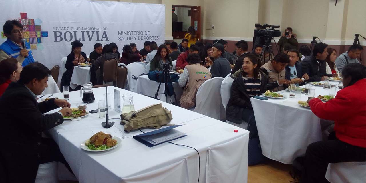 El ministro de Salud, Jeyson Auza, compartió un almuerzo con los periodistas. | Foto: Ministerio de Salud