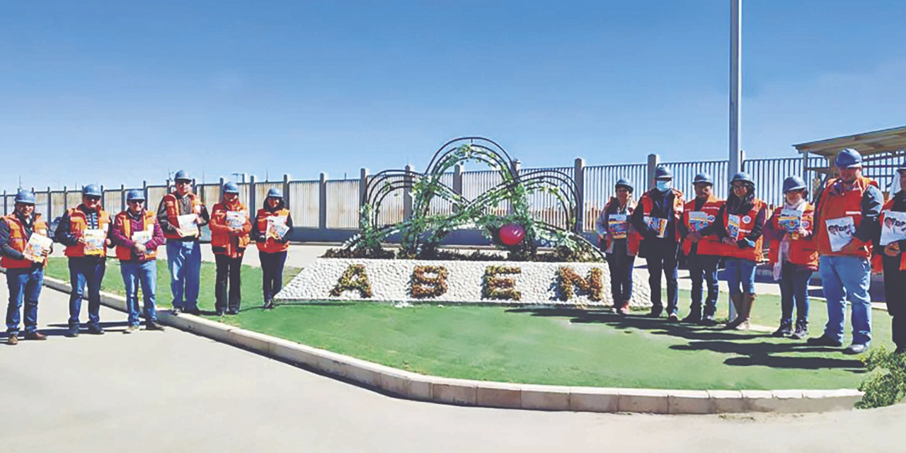 Autoridades académicas en instalaciones de la ABEN en El Alto. 