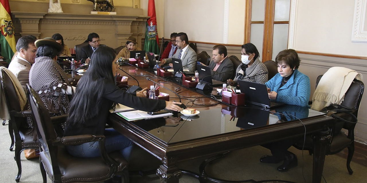 Miembros del Concejo Municipal, en una sesión. (Foto: RRSS)