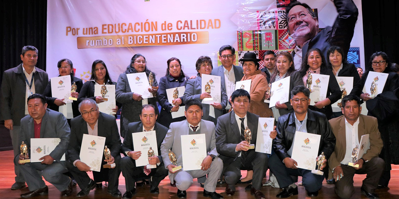 Ministerio de Educación distingue a maestros meritorios del país 