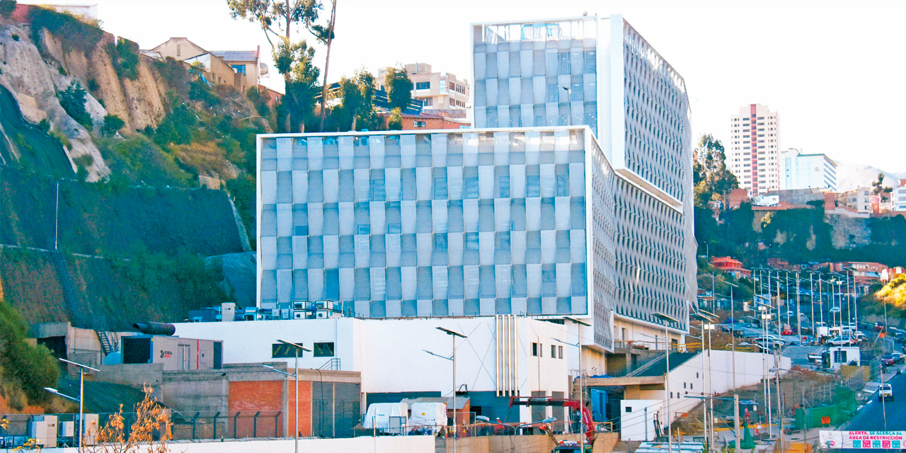 Construcción del Instituto Gastroenterológico de cuarto nivel en La Paz. (Foto: Gonzalo Jallasi)