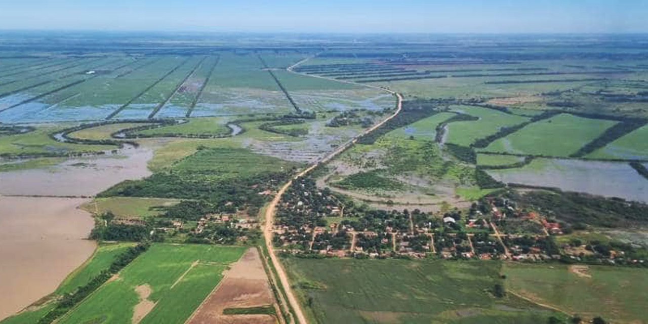 Sobrevuelo de reconocimiento de tierra en San Julián, Santa Cruz. | Foto: Defensa Civil