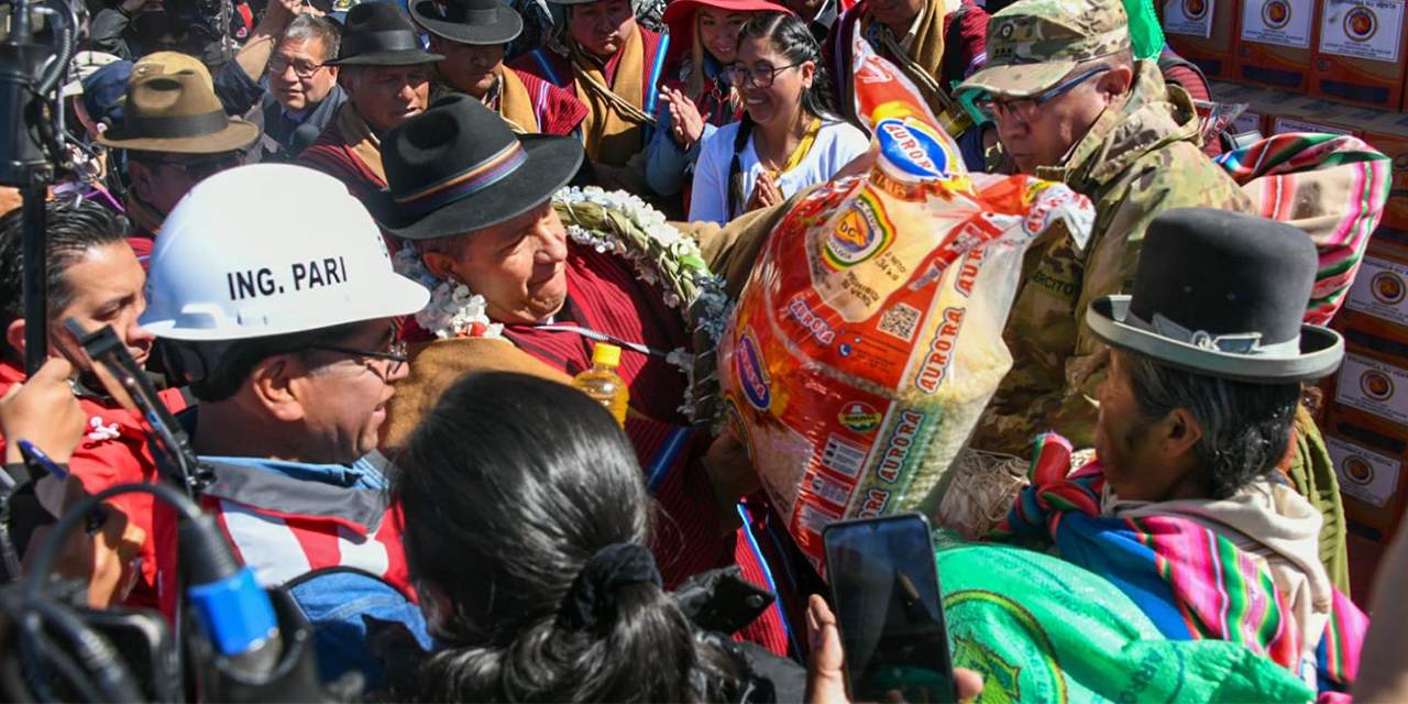 Más de 1.500 familias damnificadas por sequía en El Alto reciben 38 toneladas de ayuda