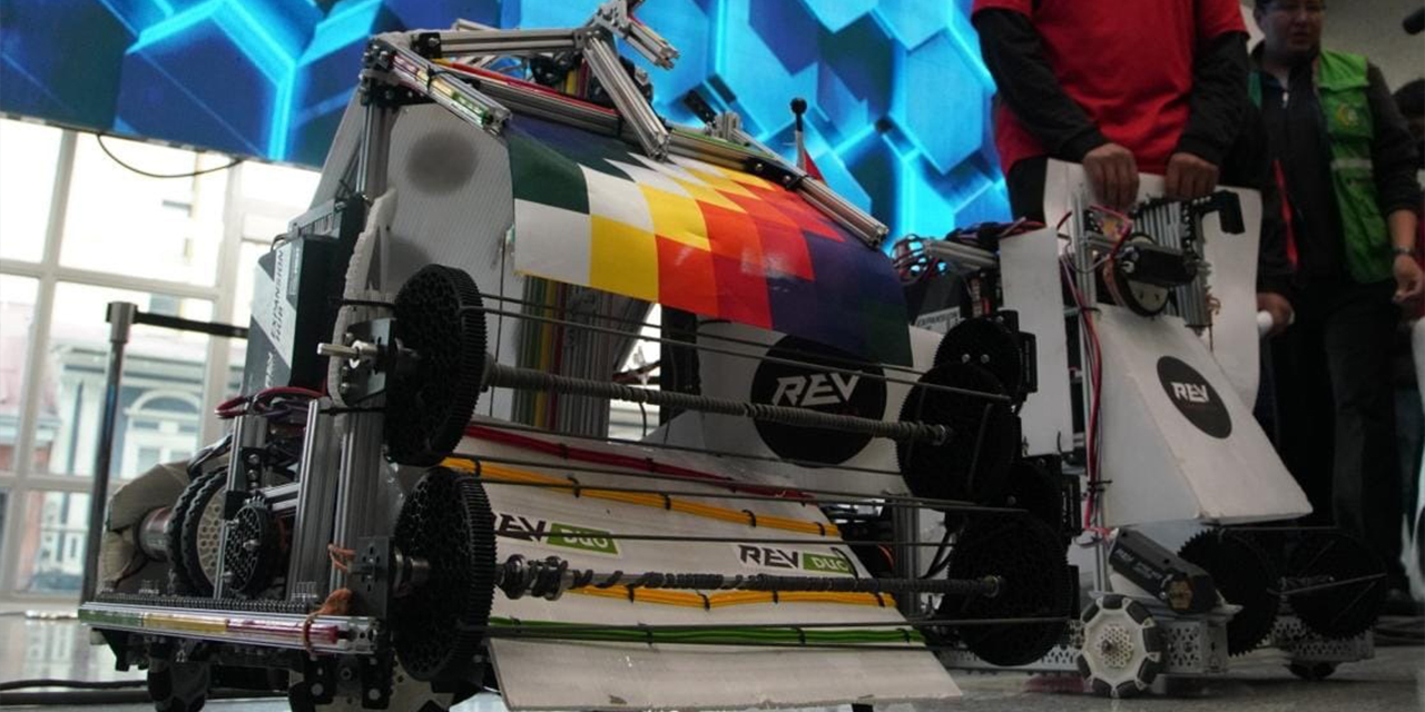 Uno de los robots que fue creado por el equipo boliviano de 2022. (Foto: Jorge Mamani)