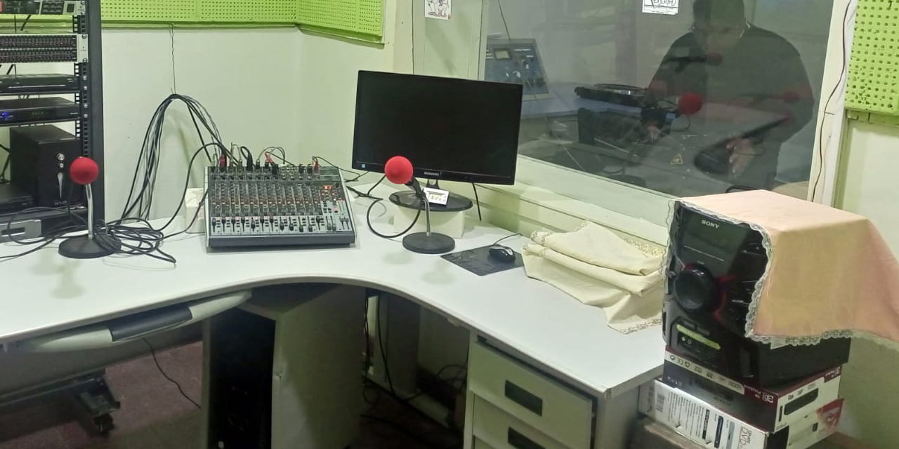 El estudio de una radioemisora de las RPOs.