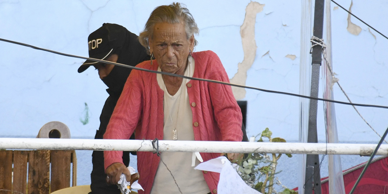 Amparo Carvajal, durante la vigilia que realizó en una terraza de la APDHB. 