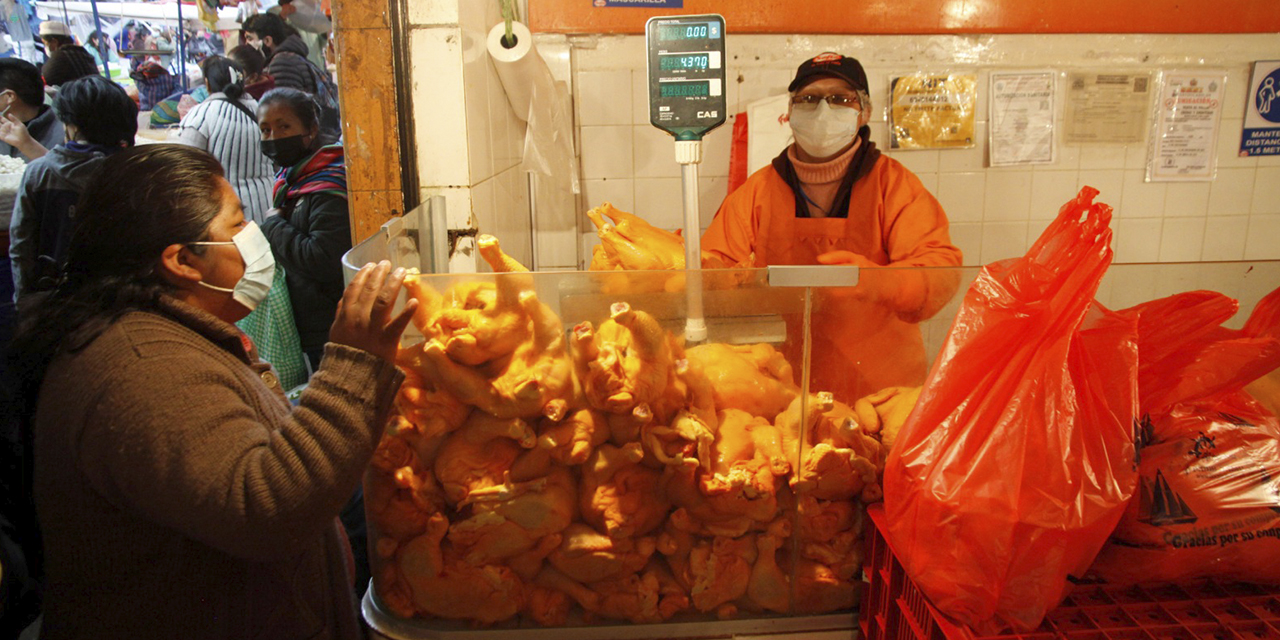 Las balanzas de varios puestos del mercado Rodríguez mostraron diferente peso. (Foto: Archivo)