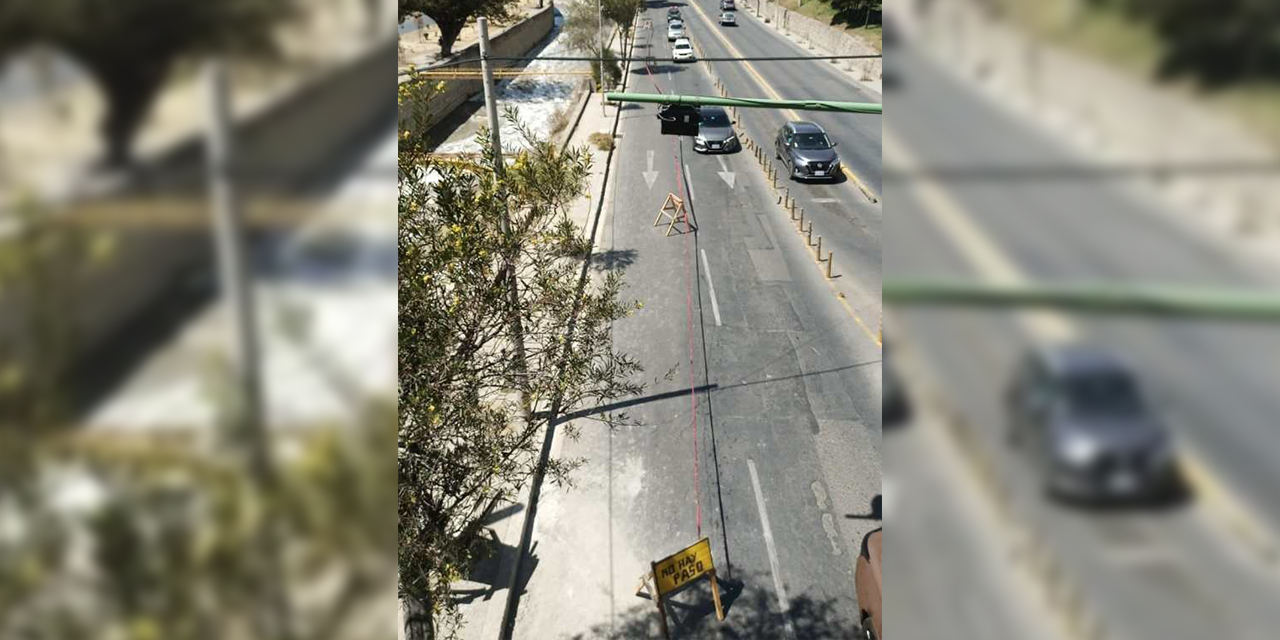 Los carros deben circular por un solo carril en la avenida Costanera. 