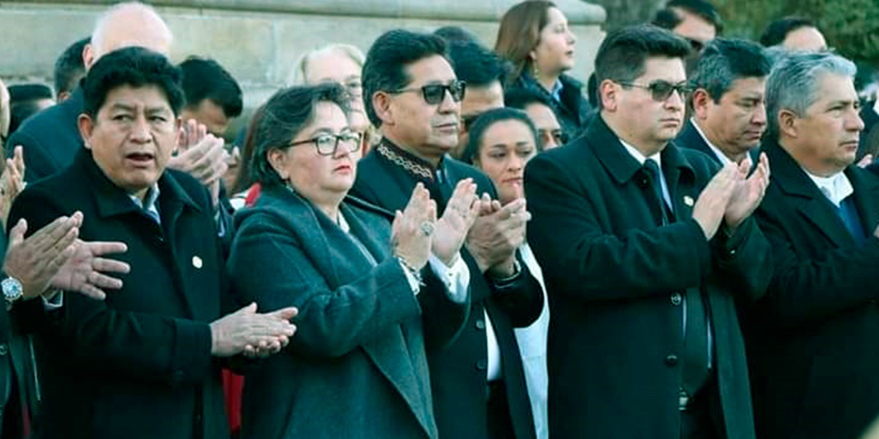 Ministros de Estado durante las actividades conmemorativas del 6 de agosto. Foto:  Ministerio de Educación