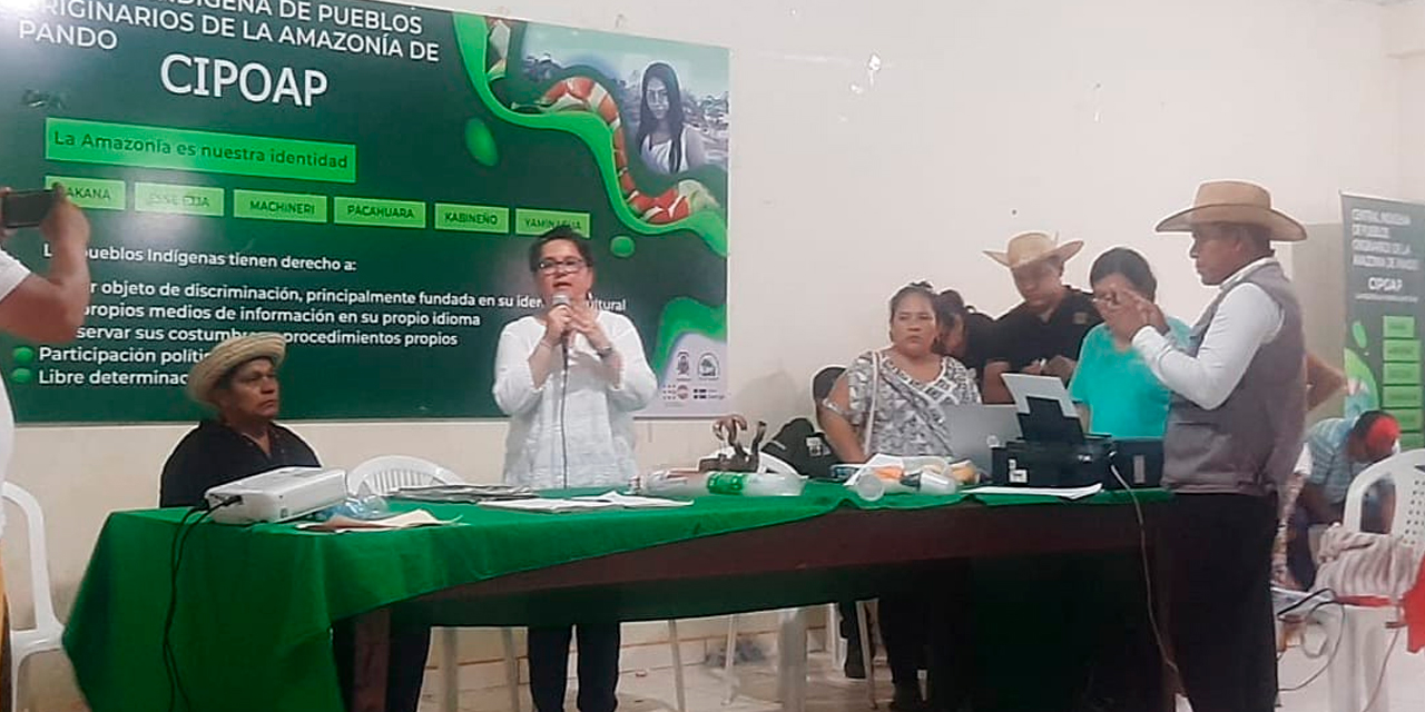 La ministra Verónica Navia se encargó de clausurar el Congreso de la Central Indígena de Pueblos Originarios de la Amazonía de Pando (CIPOAP). | Foto: MTEyPS