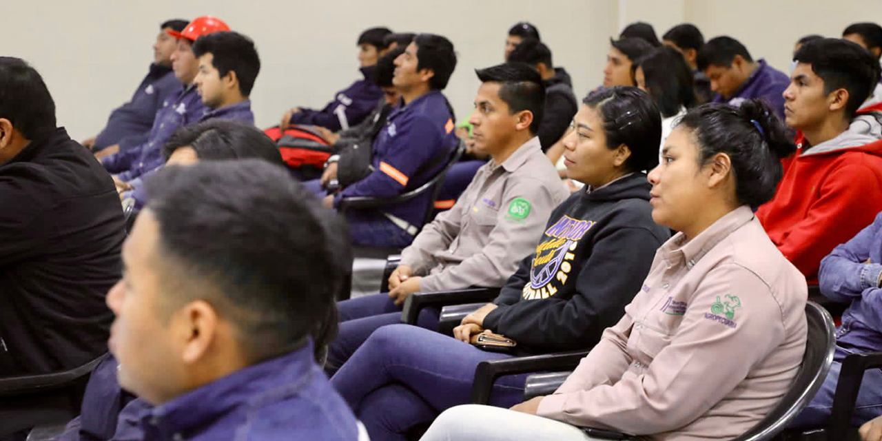 Estudiantes del Instituto Tecnológico de Yacuiba.