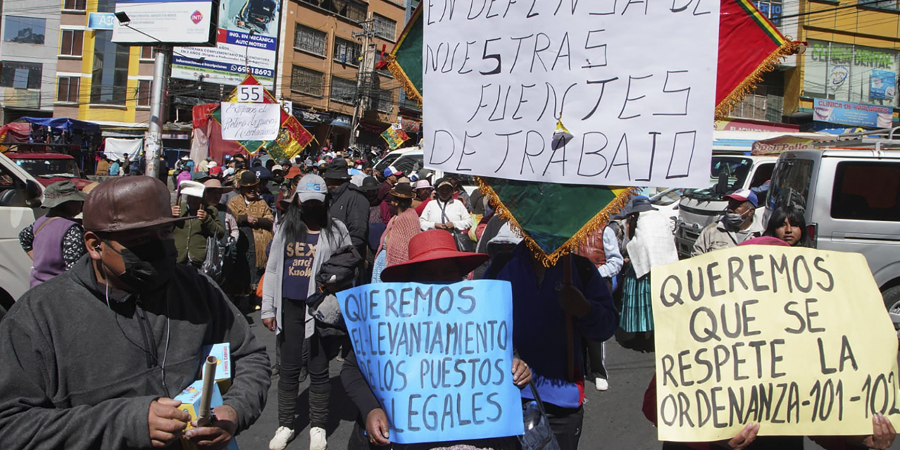 Gremiales tomaron las calles paceñas ayer