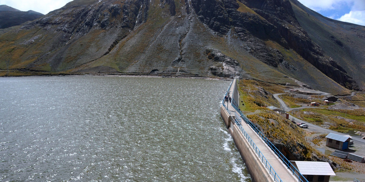 La represa de Hampaturi, uno de los reservorios que suministra agua a La Paz. | Foto: RRSS