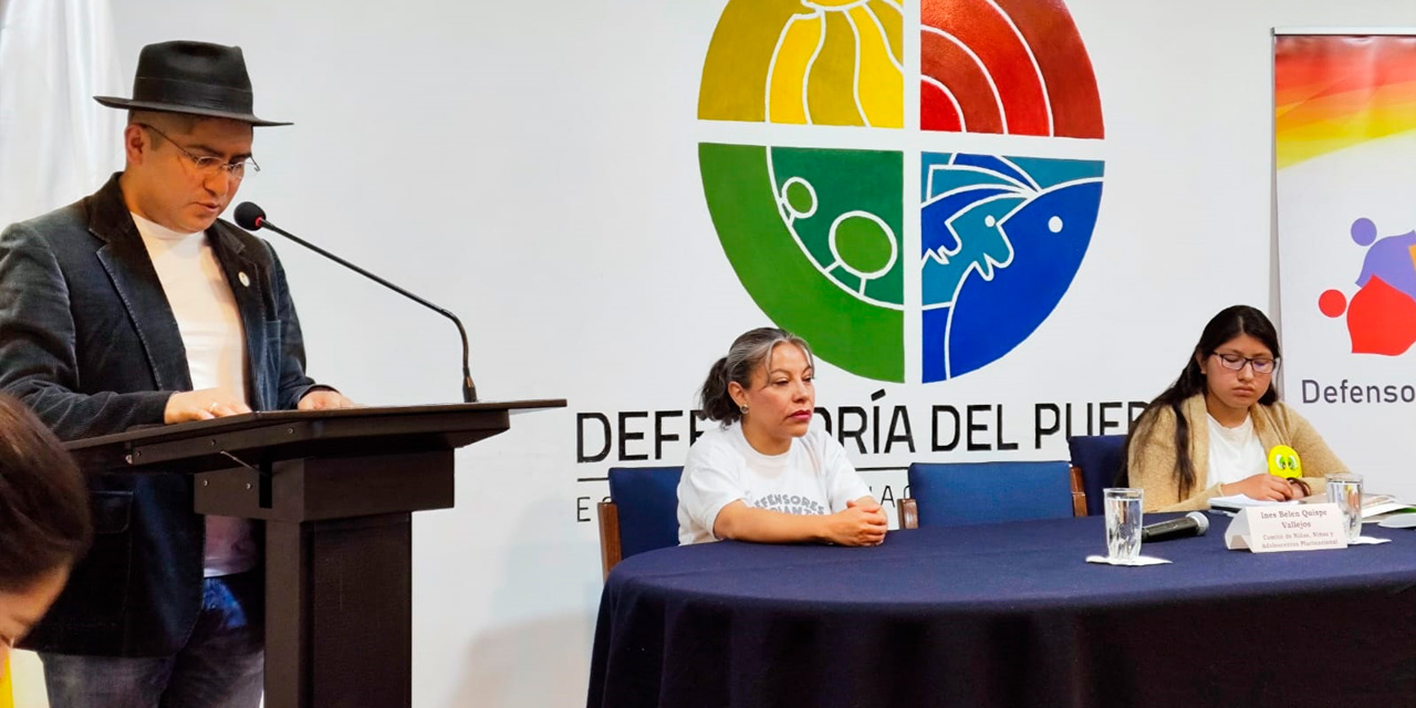 Arrancó el primer encuentro departamental “Defensores Estudiantiles en Acción” Con la participación de más de 50 #óvenes, padres de familia y maestros de diferentes unidades educativas.