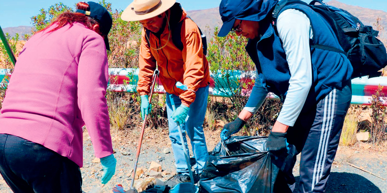 Funcionarios durante la jornada del Servicio Social Comunitario. Foto:  Ministerio de Trabajo