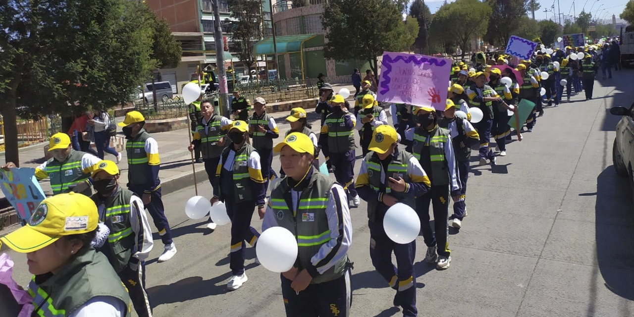 Estudiantes de El Alto durante la actividad. | Foto: ABI