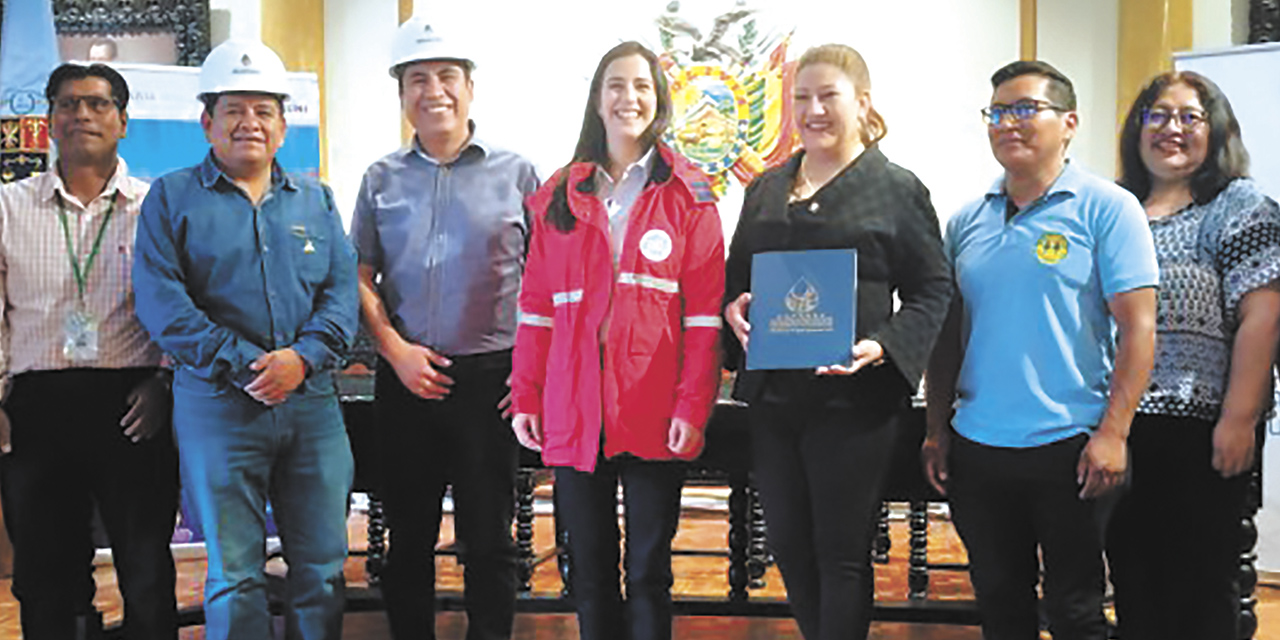 Firma del convenio entre la ABEN y la empresa Misicuni. | Foto: ABEN