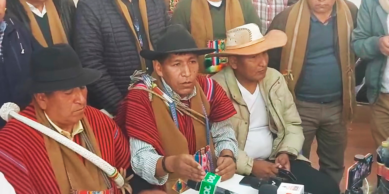 El secretario de la CSUTCB, Efraín Mollo, en conferencia de prensa. | Foto: Captura de video