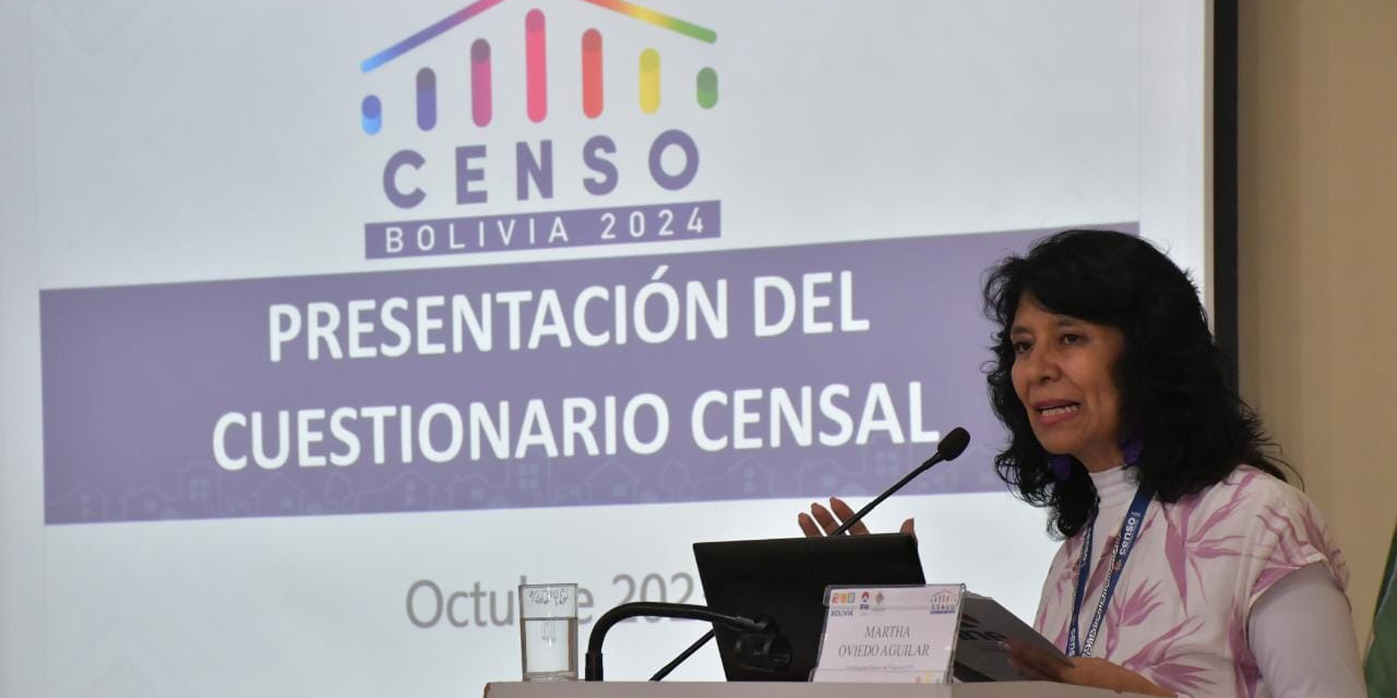 La coordinadora general del Programa del Censo de Población y Vivienda, Martha Oviedo, en conferencia de prensa. (Foto: APG)