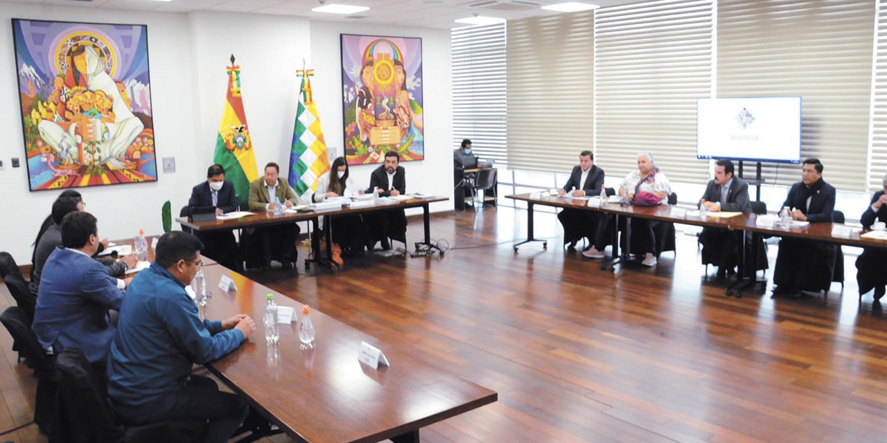 El Consejo Nacional de Autonomías, en una reunión anterior.  | Foto: ABI