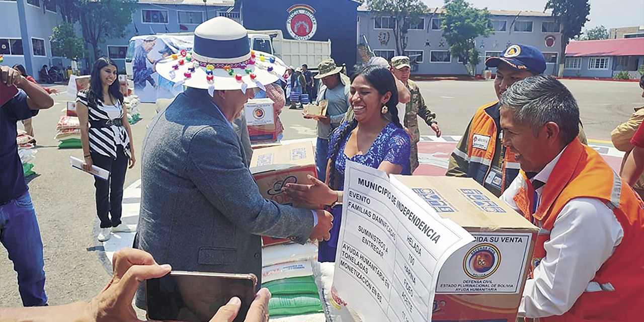 Entrega de ayuda al municipio de Independencia, en Cochabamba. | Foto: Comunicación Presidencial