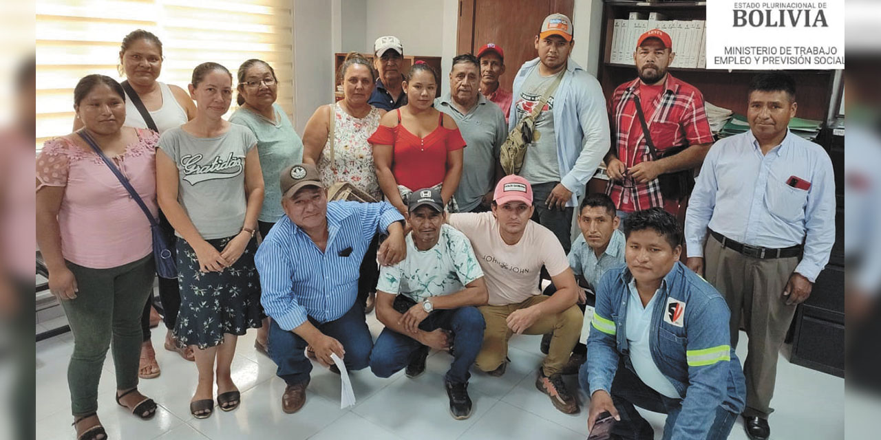 Trabajadores beneficiados con la intervención del Ministerio de Trabajo en Beni. | Foto: Min. Trabajo