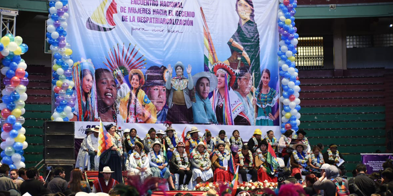 La ministra María Nela Prada participó en el ‘Encuentro Nacional de Mujeres Hacia el Decenio de la Despatriarcalización’, que se desarrolló en La Paz. | Foto: Gustavo Ticona