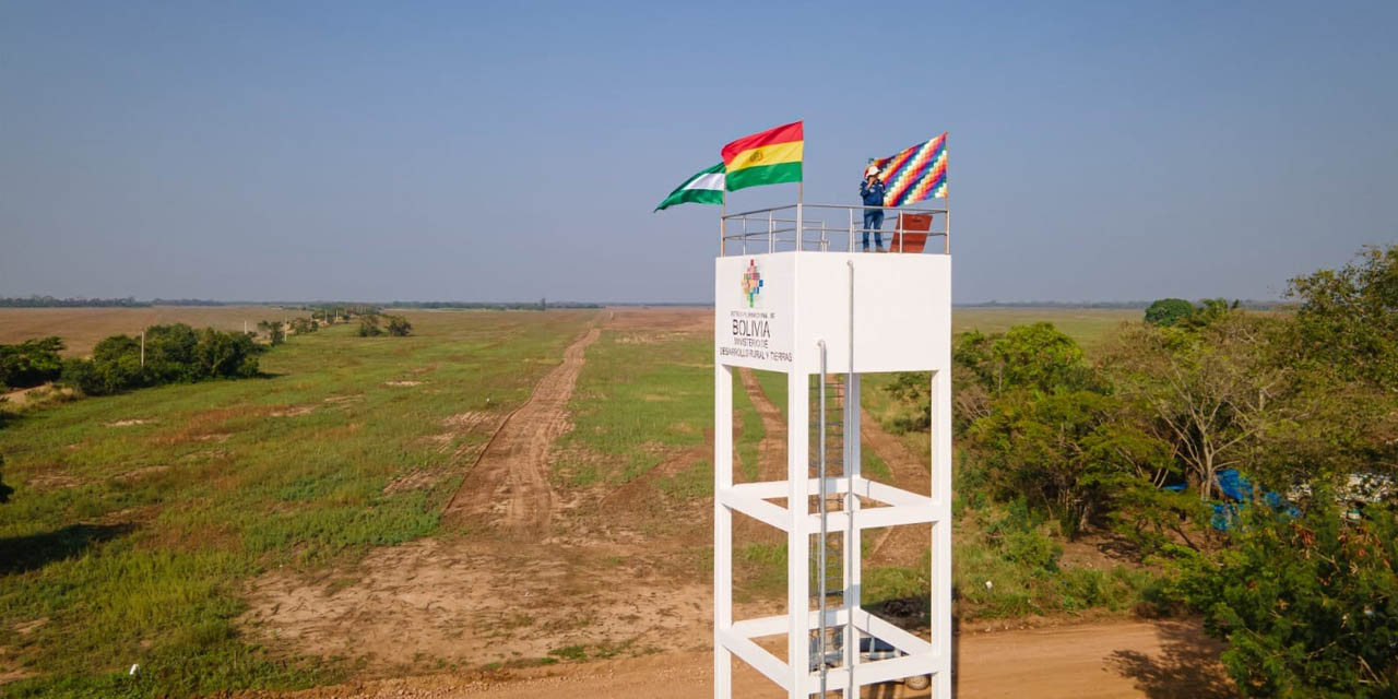 Inauguración de un pozo de agua en San Julián, Santa Cruz. | Foto: Min. Desarrollo Rural y Tierras 