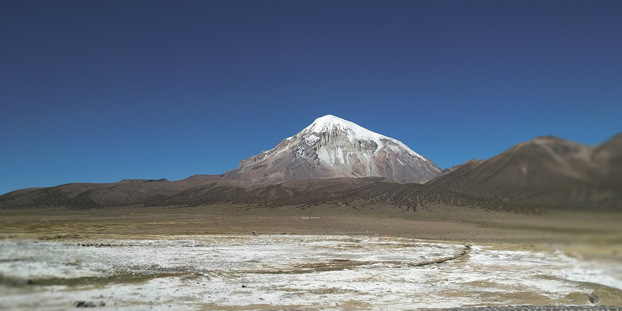 El Sajama comienza a perder nieve significativamente.  | Foto: RRSS