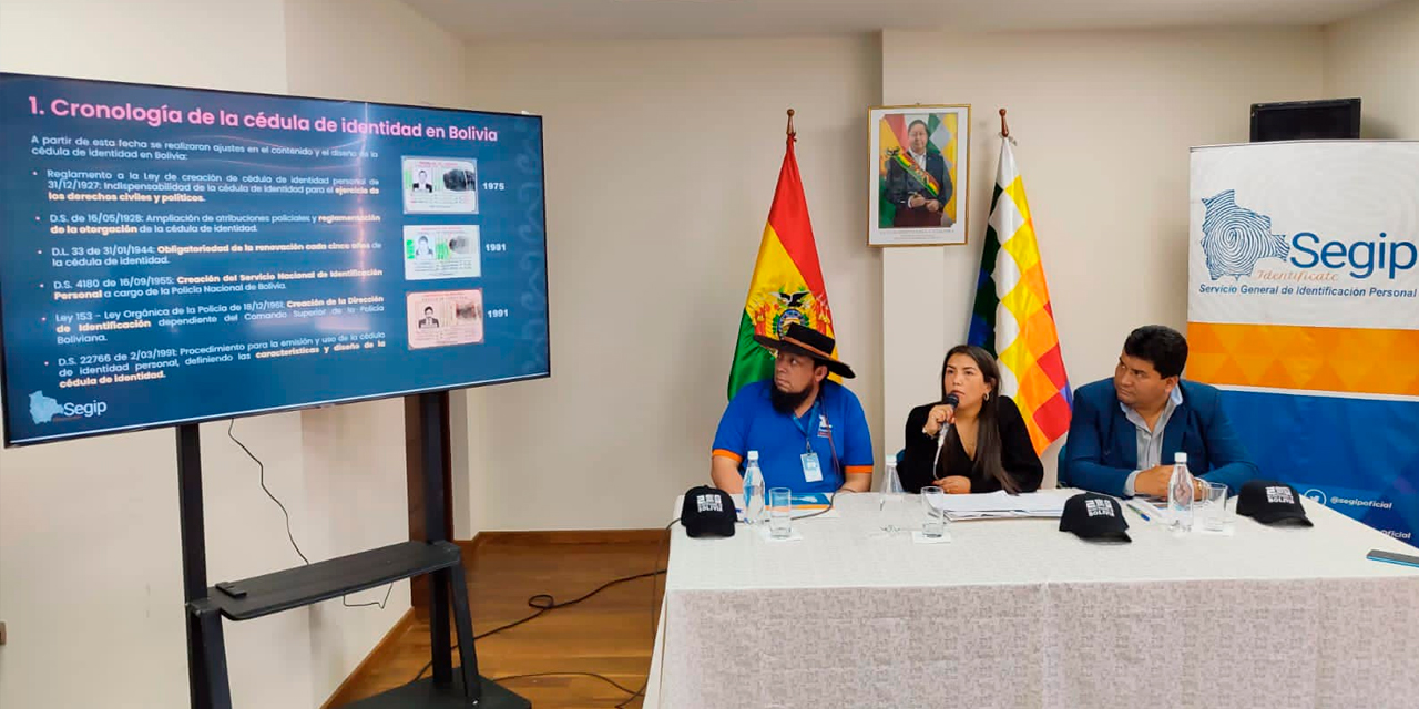 La directora nacional del Segip, Patricia Hermosa (centro), en conferencia de prensa. Foto: Segip