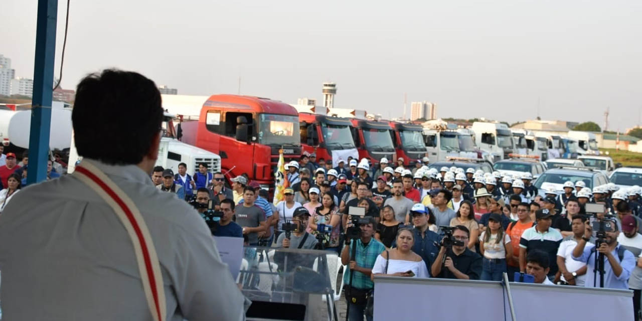 El apoyo con cisternas para mitigar la sequía. | Foto: RRSS