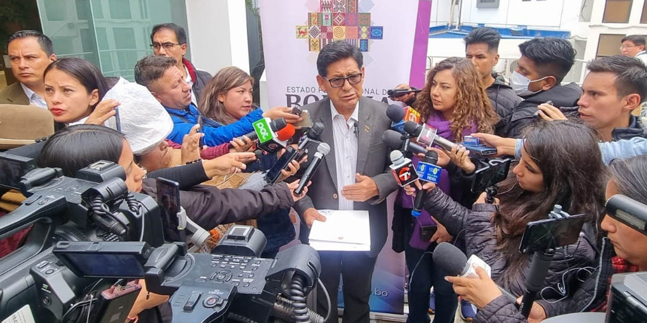 El ministro de Educación, Édgar Pary, durante la conferencia de prensa.  | Foto: Ministerio de Educación