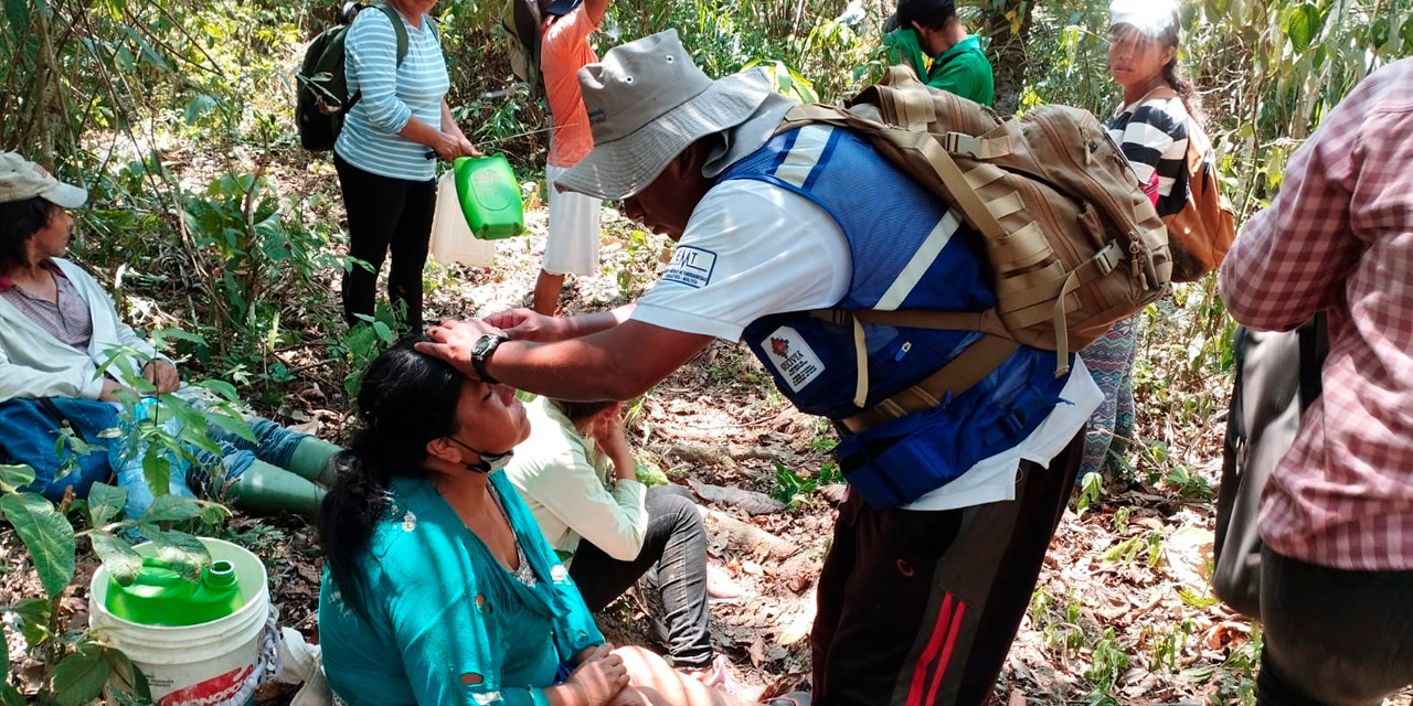 Uno de los médicos en plena atención. Foto: MSyD