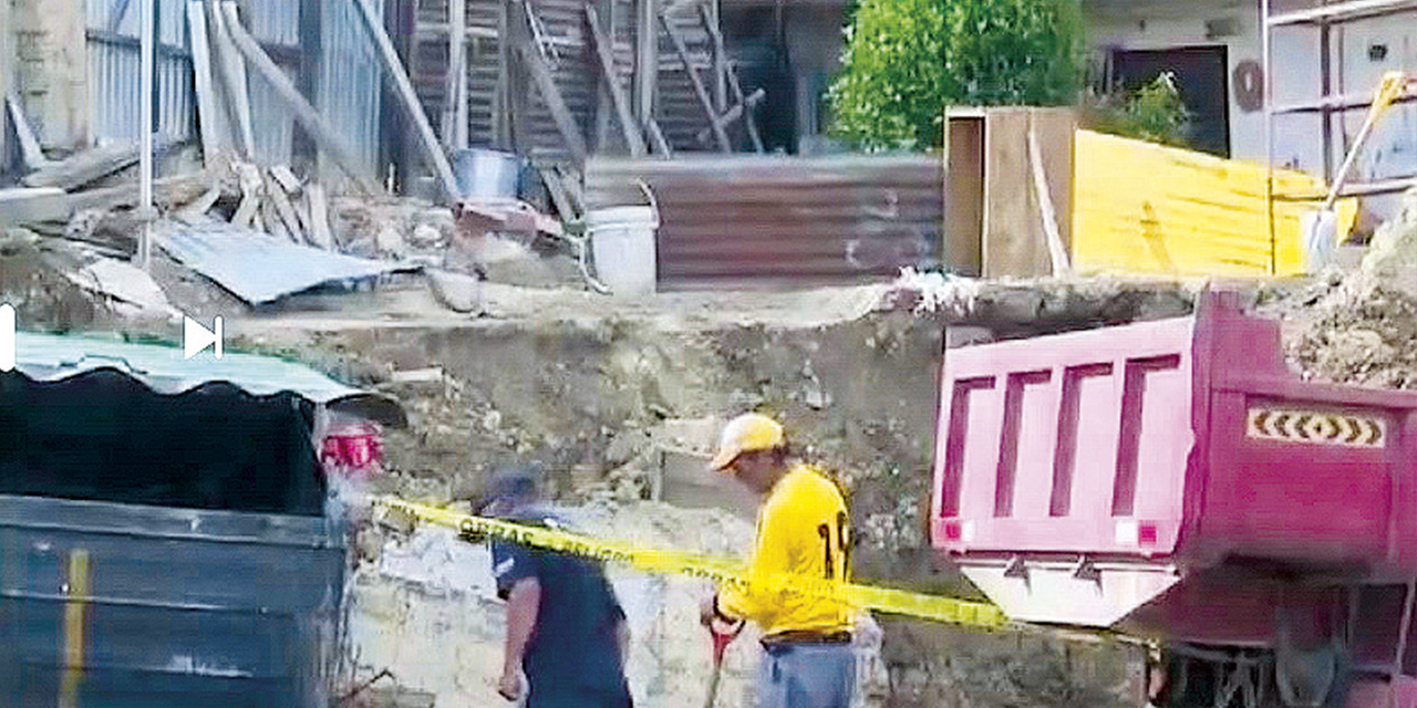 Un muro cayó en el barrio de Cristo Rey y puso en peligro a los vecinos.  | Foto: RRSS