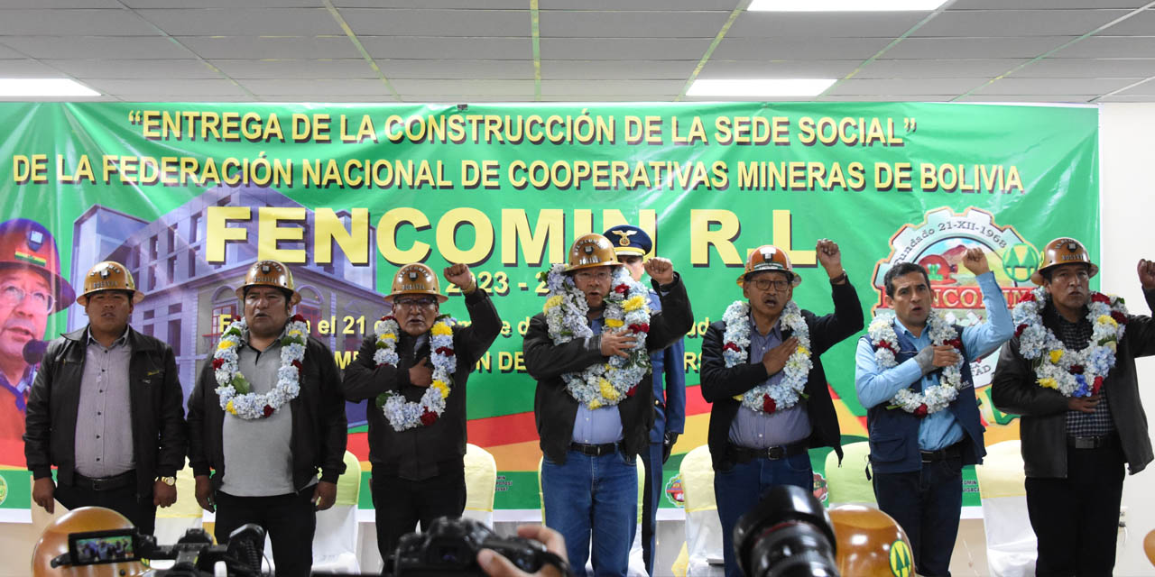 Acto de aniversario y entrega de sede a la Fencomin.