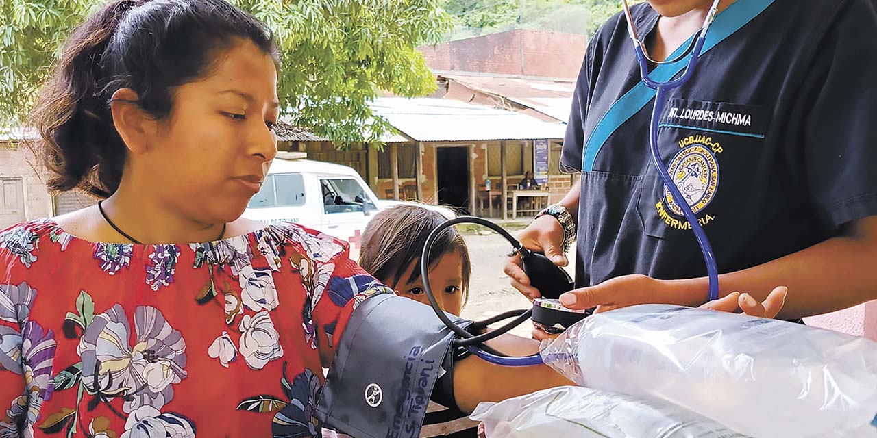 Personal de salud ofrece atención en zonas en alerta. |  Foto: MSyD