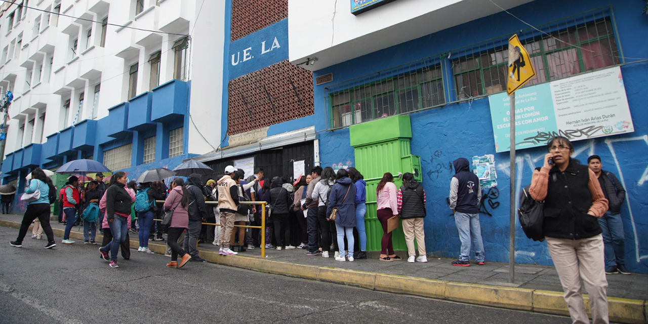 Desde el lunes hasta el viernes se lleva adelante el proceso de inscripción de estudiantes nuevos en los colegios del país. Foto: Jorge Mamani