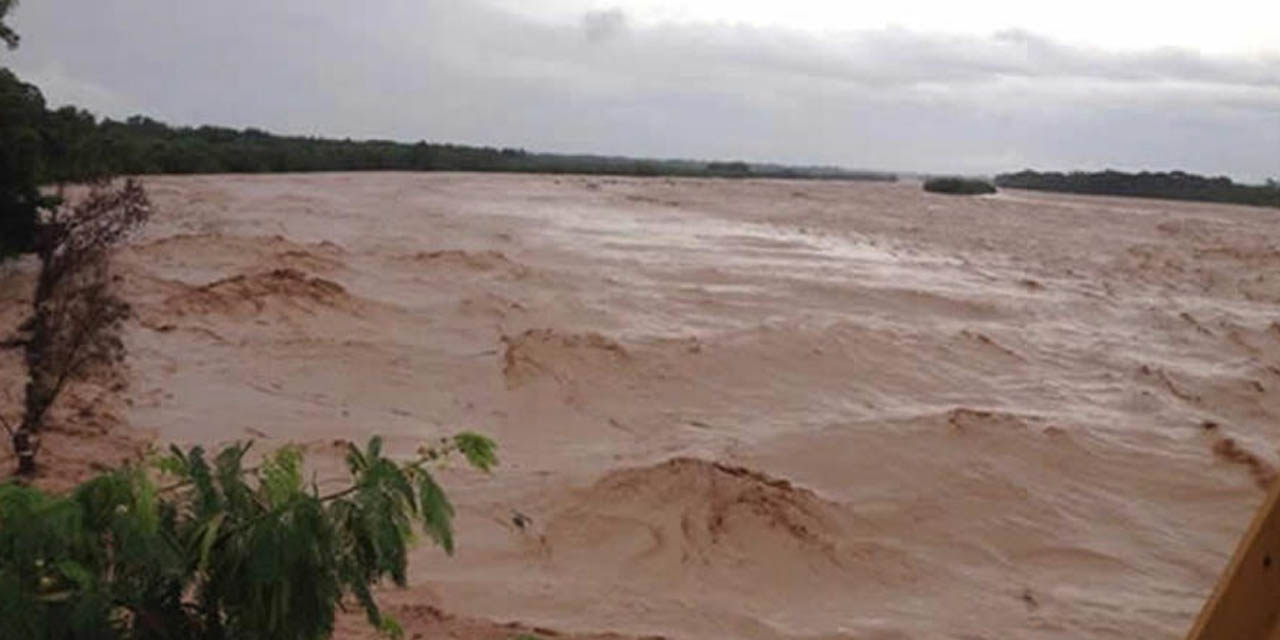 Las lluvias provocan desbordes de ríos. | Foto: Archivo