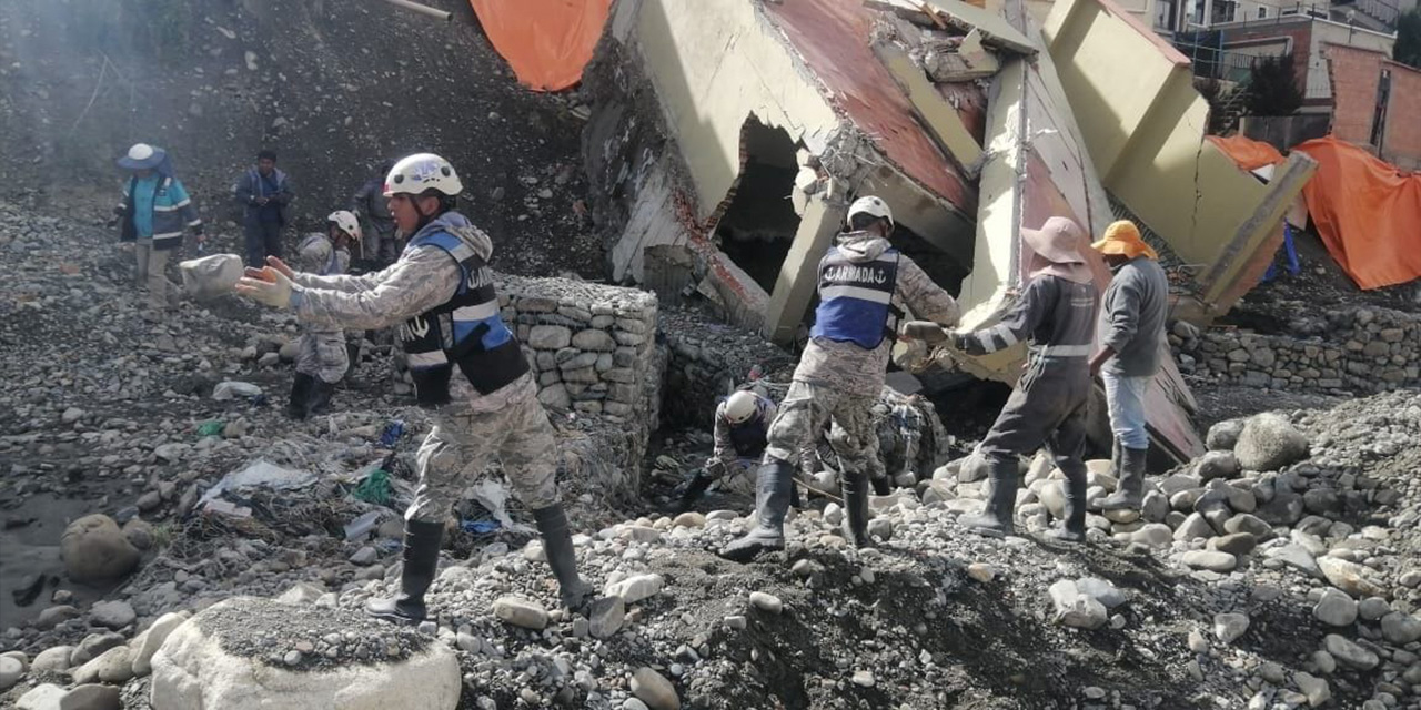 A pesar de los desastres naturales que incluyen el colapso de viviendas en la zona Sur y deslizamientos de tierra en Alto Sopocachi, la Alcaldía aún no ha declarado emergencia municipal. Foto: Viceministerio de Defensa Civil