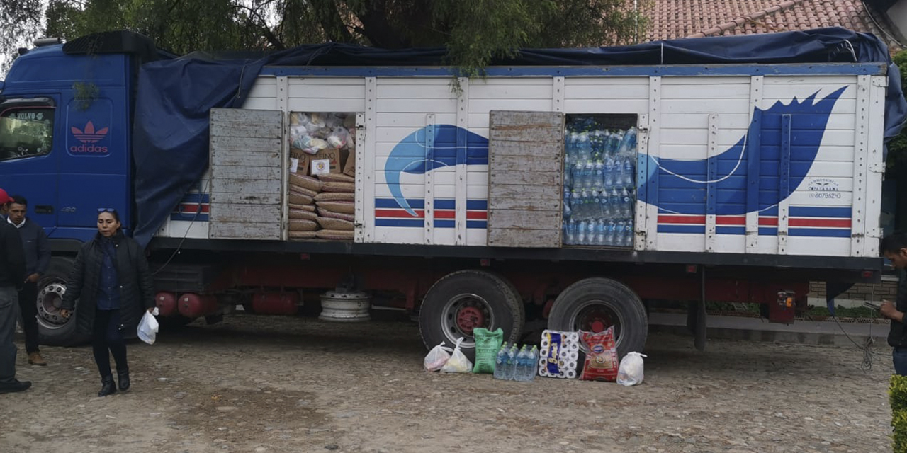 Ayuda humanitaria que no pudo ser entregada a los transportistas. 