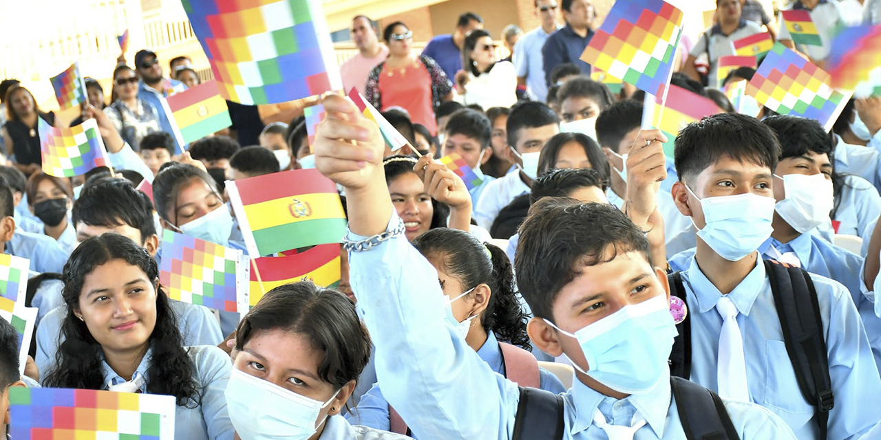 Estudiantes de Trinidad durante la inauguración de año escolar 2024