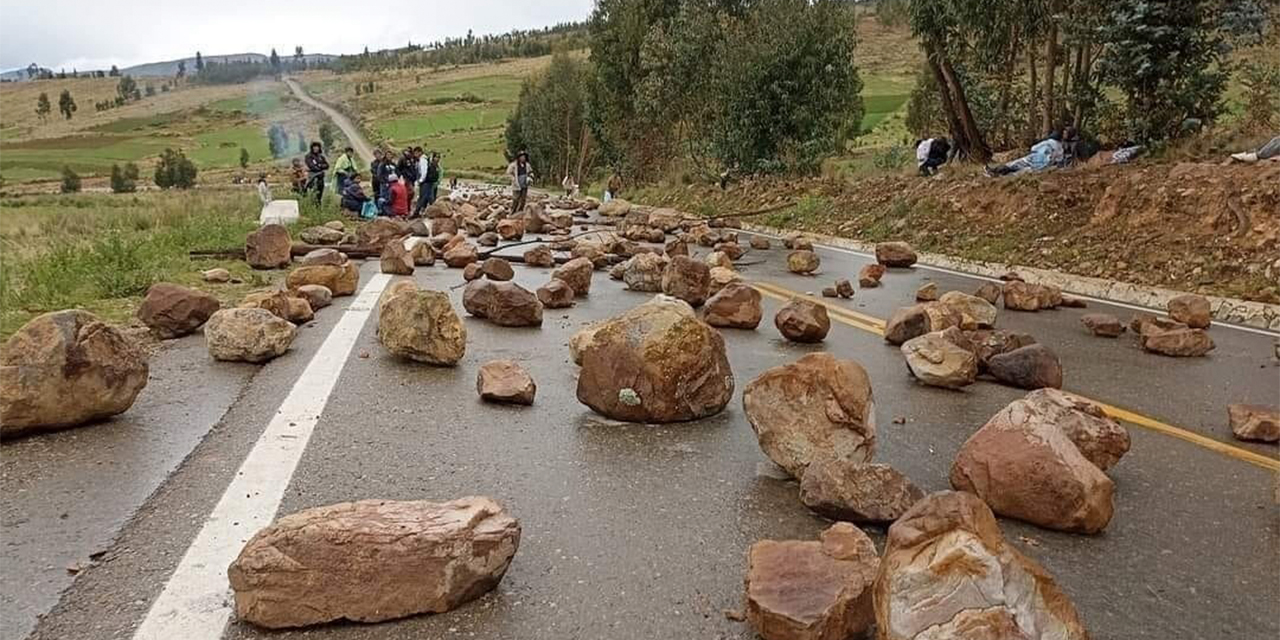 El bloqueo de carreteras fue un duro golpe a la economía del país. Foto: Archivo