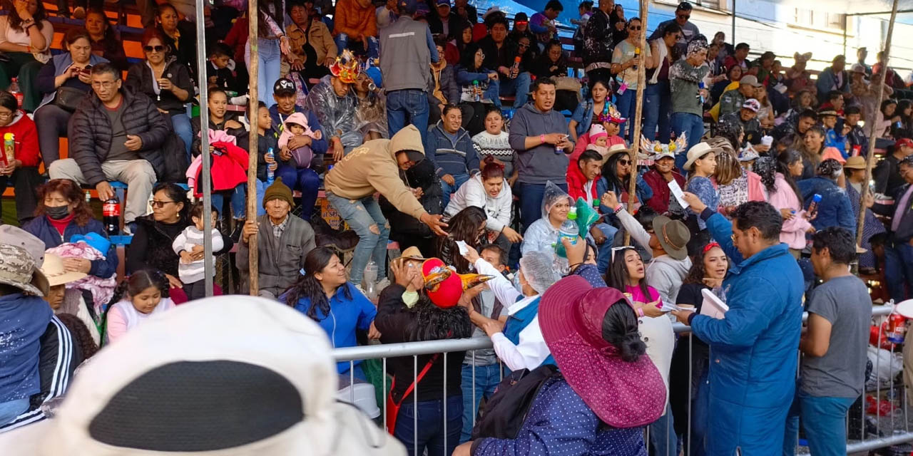 Brigadas de salud brindan asesoramiento sobre la prevención del VIH. | Foto: MSyD