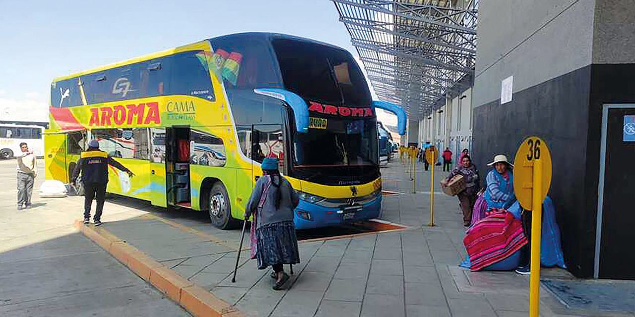 Los viajes interdepartamentales quedan suspendidas el viernes 22 de marzo. Foto:  ABI