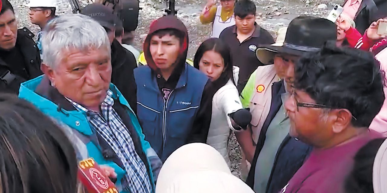 El alcalde Iván Arias en la zona del Gramadal. Foto: CAPTURA BTV