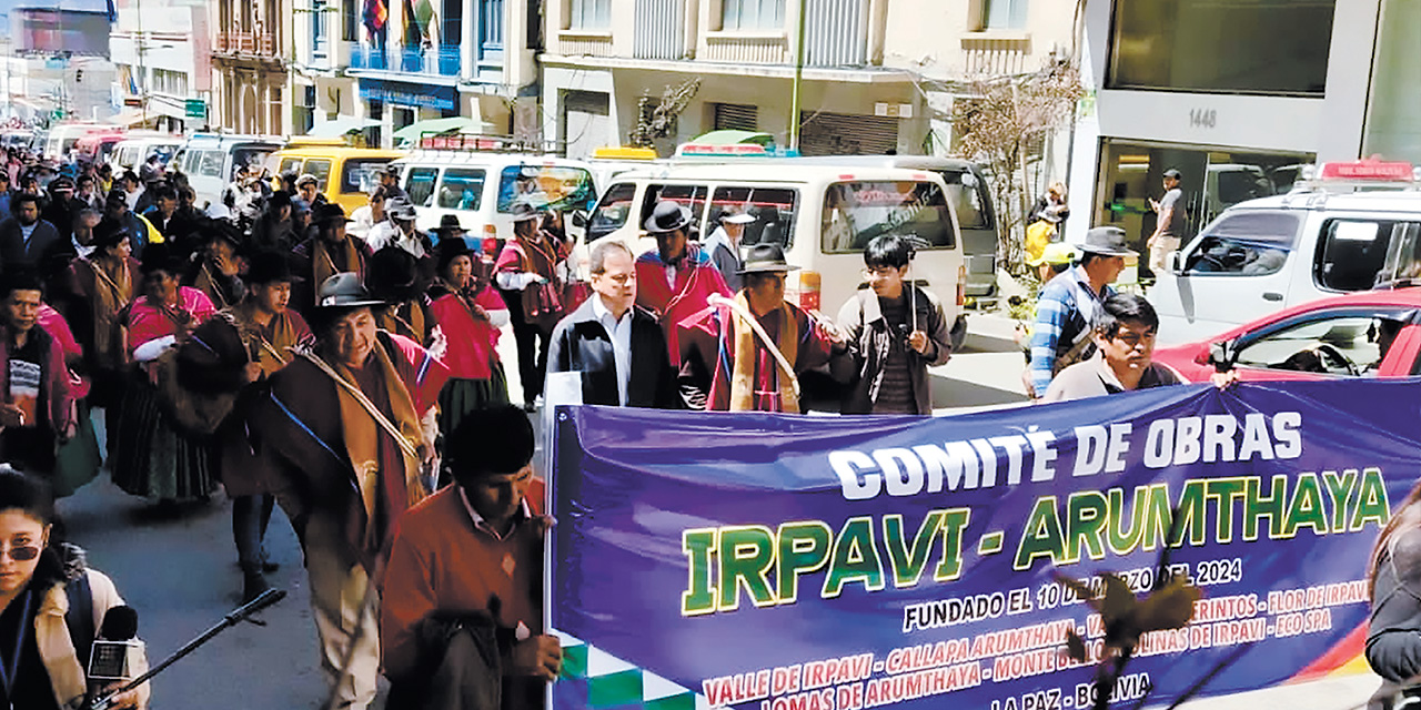 Vecinos de Aruntaya marcharon por el centro de la ciudad. Foto: RRSS