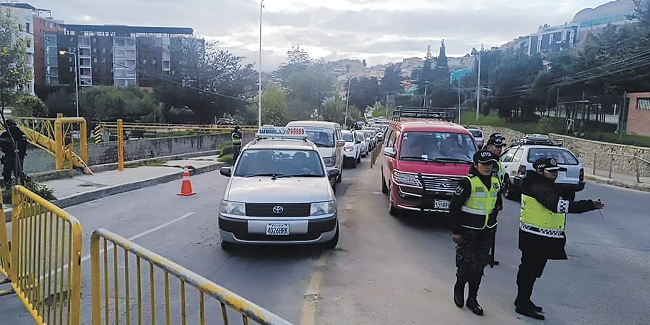 La congestión vehicular volvió a saturar las calles de la zona Sur.  | Foto: RRSS