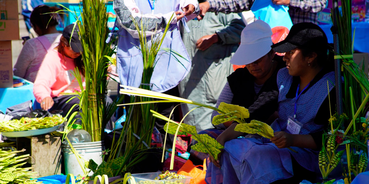 Oferta de palmas en las iglesias de La Paz. Foto: Jorge Mamani